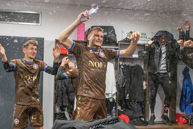 也不鲜见 也不鲜见