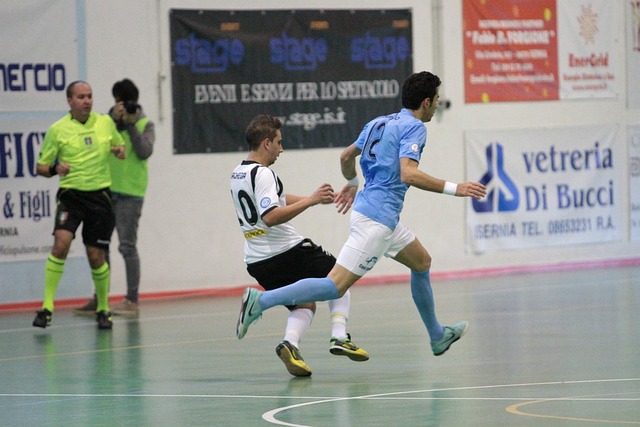 濃眉表示如果能夠增強交流 我們在防守方面就能更有效.